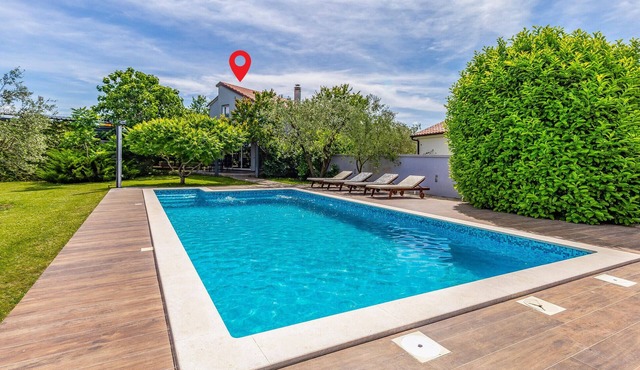 Awesome home in Fazana