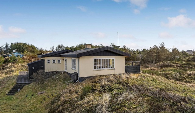 Awesome home in Fjerritslev with WiFi