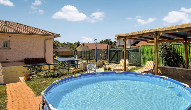 Awesome home in Flacheres