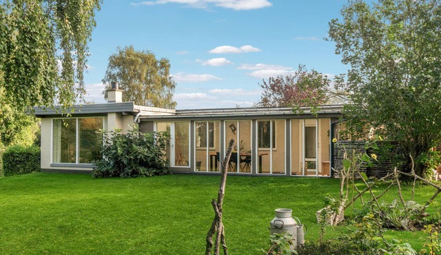 Awesome home in Føllenslev with WiFi