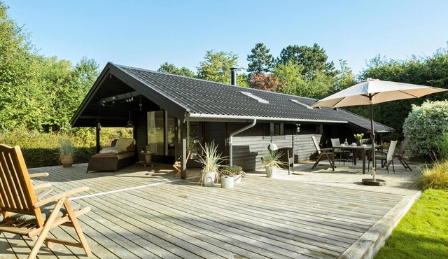 Awesome home in Føllenslev with WiFi