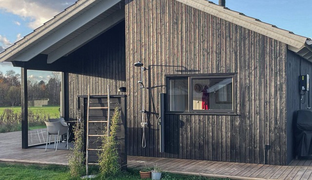 Awesome home in Føllenslev with WiFi