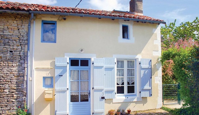 Awesome home in Paizay Naudouin