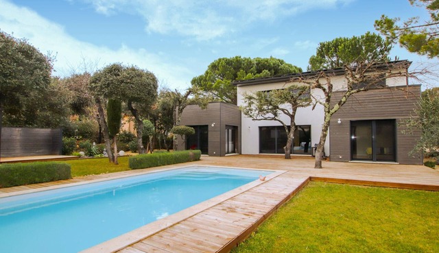 Awesome home in Suze la Rousse