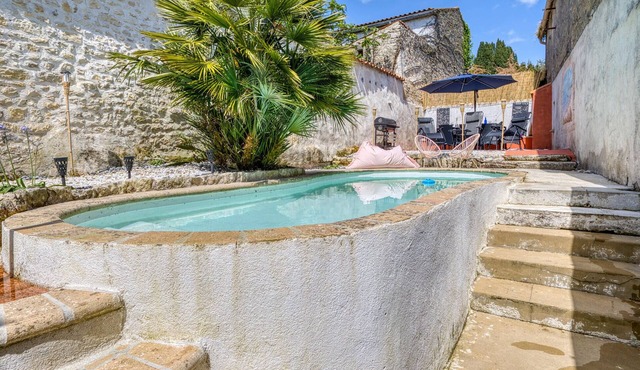 Awesome home in Tonnay-Boutonne