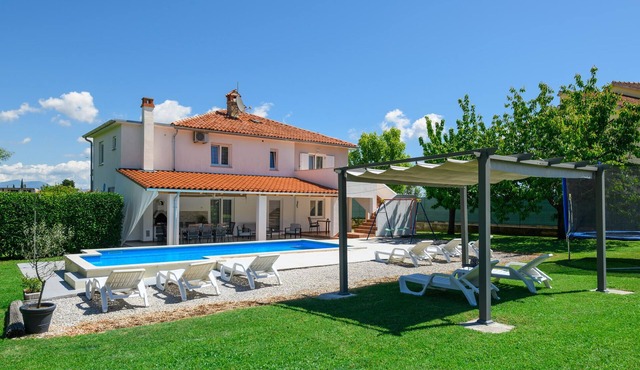 Awesome home in Frkeci