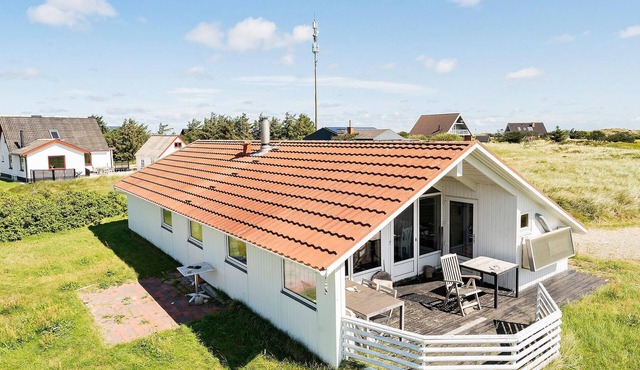Awesome home in Frøstrup with sauna