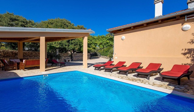 Awesome home in Garica