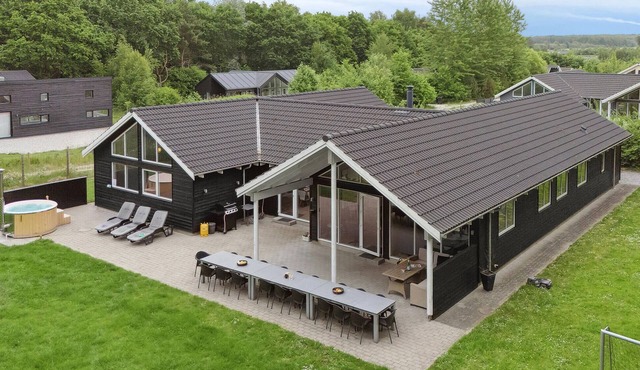 Awesome home in Glesborg with sauna