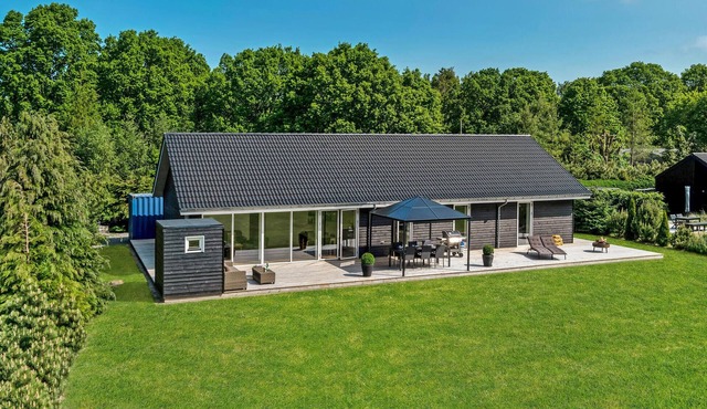 Awesome home in Glesborg with sauna