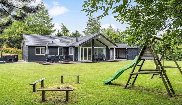 Awesome home in Glesborg with sauna