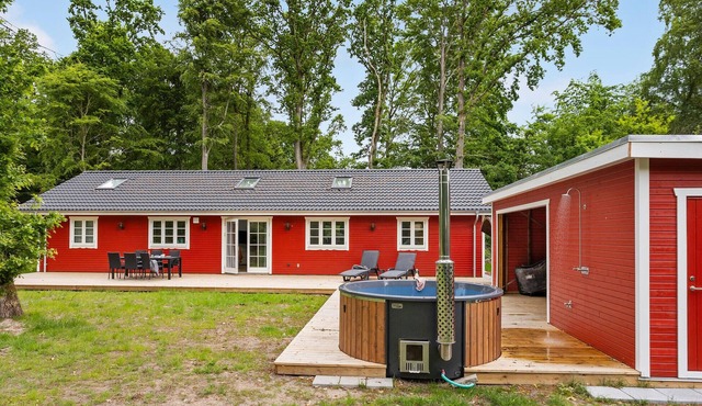 Awesome home in Glesborg with sauna