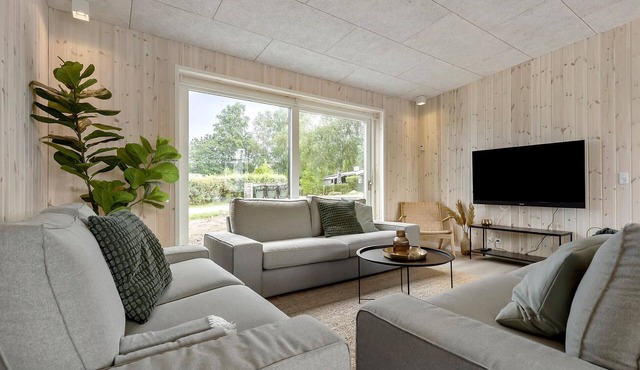 Awesome home in Glesborg with sauna