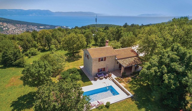 Awesome home in Gondolici