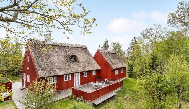 Awesome home in Græsted with WiFi