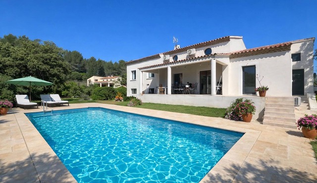 Awesome home in Grans