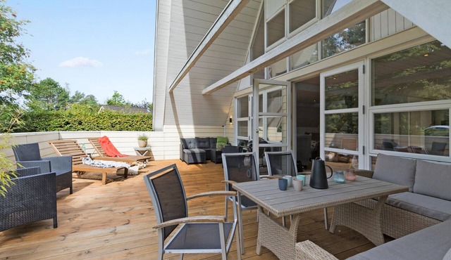 Awesome home in Grenaa with kitchen