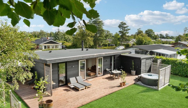 Awesome home in Grenaa with kitchen