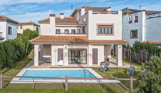 Awesome home in Guillena