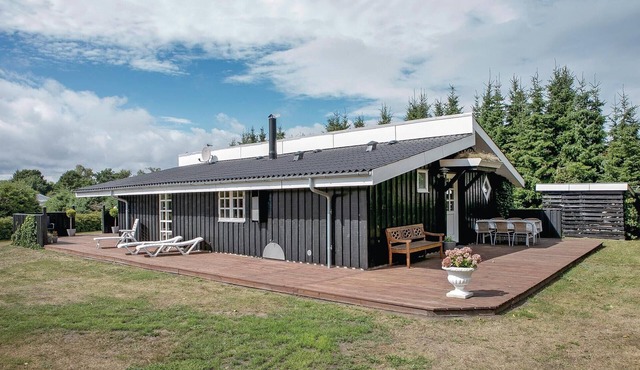 Awesome home in Hadsund with sauna