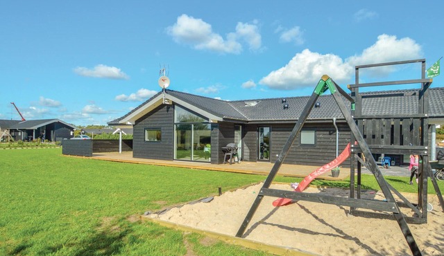 Awesome home in Hadsund with WiFi