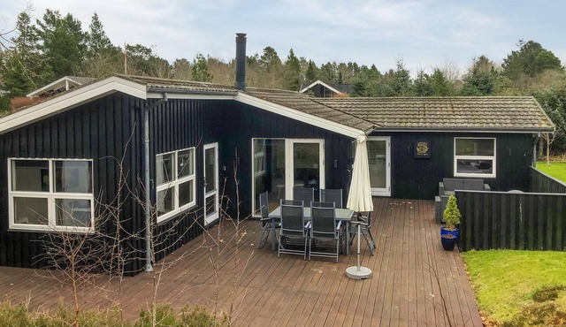 Awesome home in Hals with WiFi