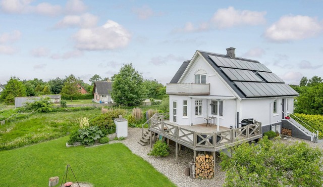 Awesome home in Havndal with WiFi