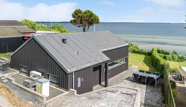 Awesome home in Hejls