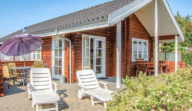 Awesome home in Hejls with WiFi