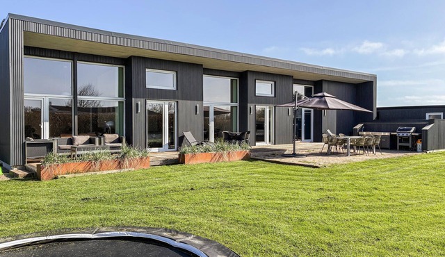 Awesome home in Hemmet with sauna