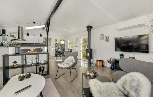 Awesome Home In Hemmet With Jacuzzi