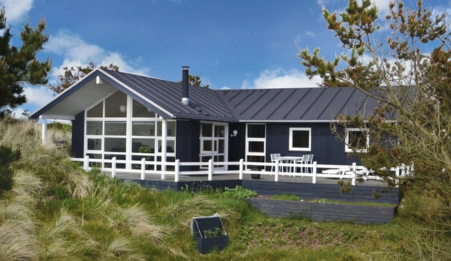 Awesome home in Henne with sauna