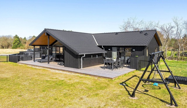 Awesome home in Henne with kitchen