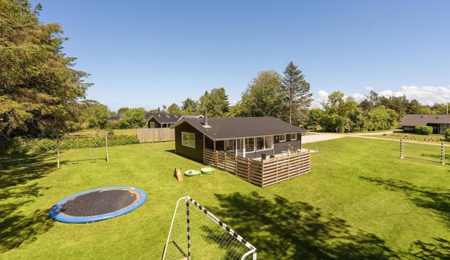 Awesome home in Hjørring with WiFi