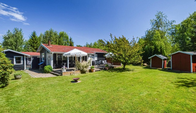 Awesome home in Højby with WiFi