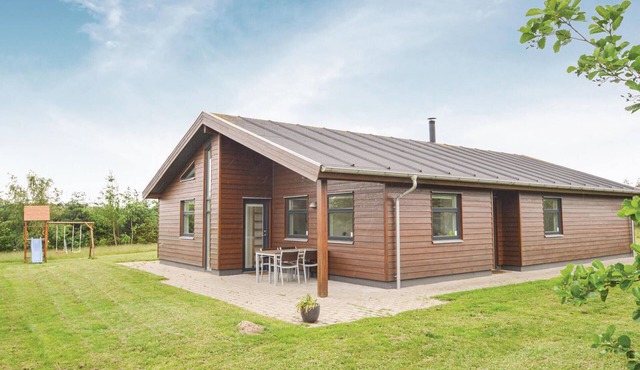 Awesome home in Højslev with WiFi