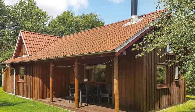 Awesome home in Hovborg with WiFi