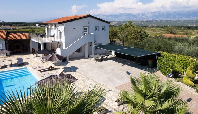 Awesome home in Islam Latinski