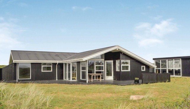 Awesome home in Hvide Sande with sauna