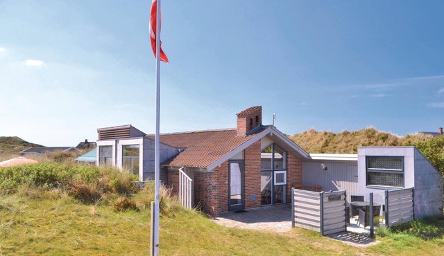 Awesome home in Hvide Sande with sauna