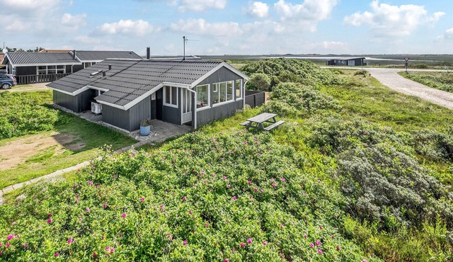 Awesome home in Hvide Sande with sauna