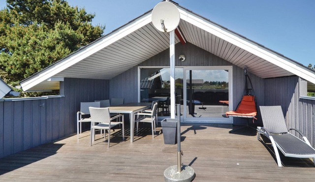 Awesome home in Hvide Sande with WiFi