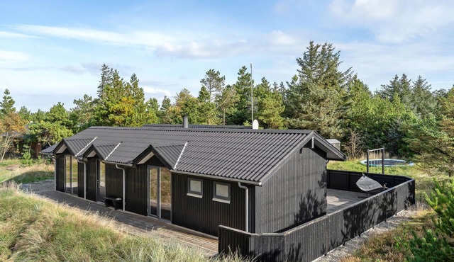 Awesome home in Hvide Sande with WiFi