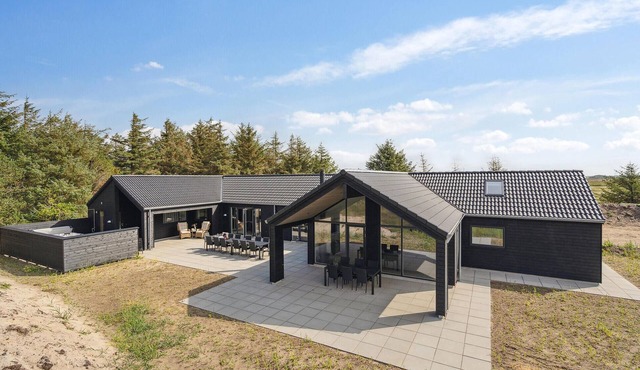 Awesome home in Hvide Sande with sauna