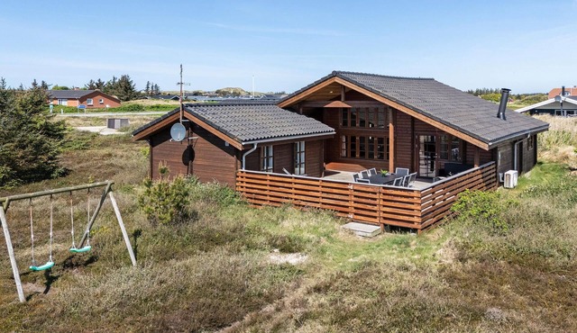 Awesome home in Hvide Sande with sauna