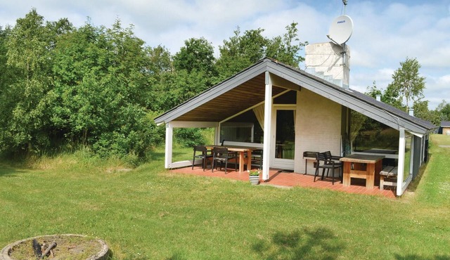 Awesome home in Jerup with WiFi