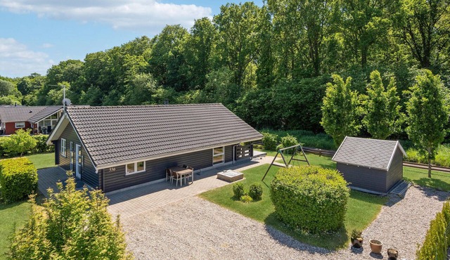 Awesome home in Juelsminde with kitchen