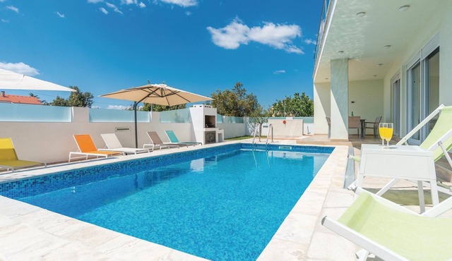 Awesome home in Kakma