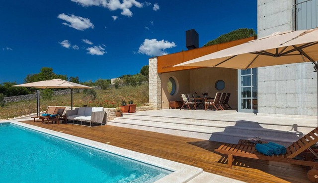 Awesome home in Kanfanar with sauna