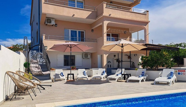 Awesome home in Kanica